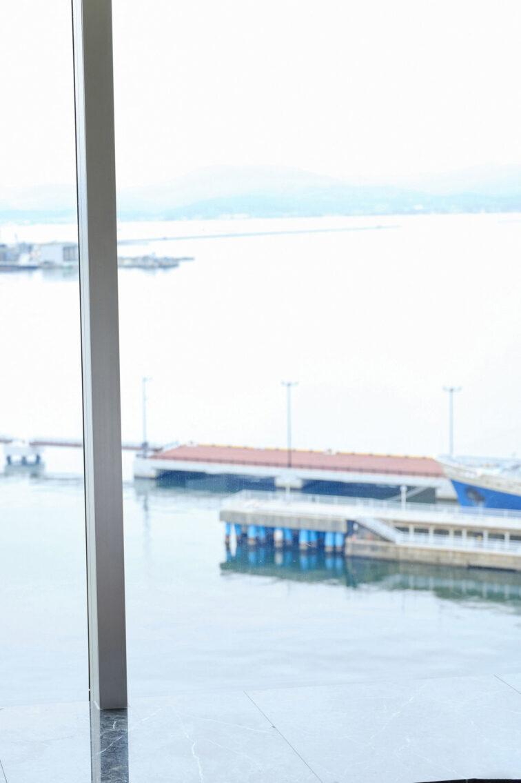 Minami Yamada 山田南実, 写真集 アナザーバージョン 『Real』 Set.05 - 偶像便利店