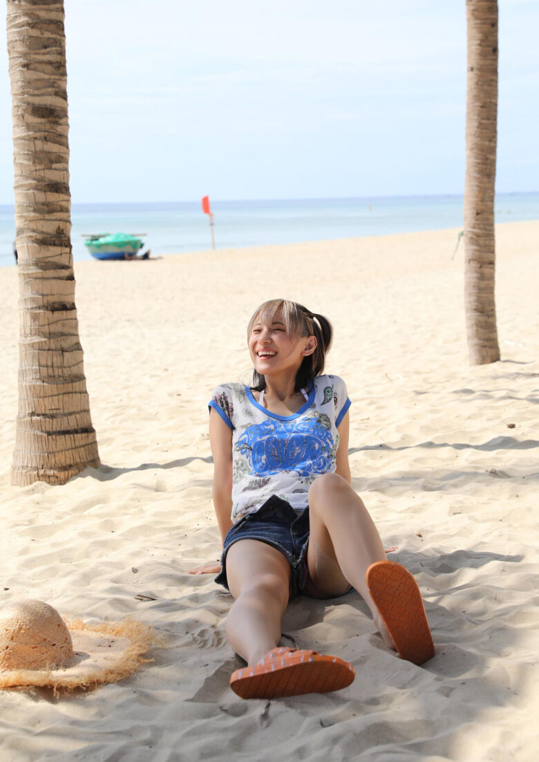 Tsunko つんこ, 1st寫真集 [OVER Another edition] Set.02 - 偶像便利店