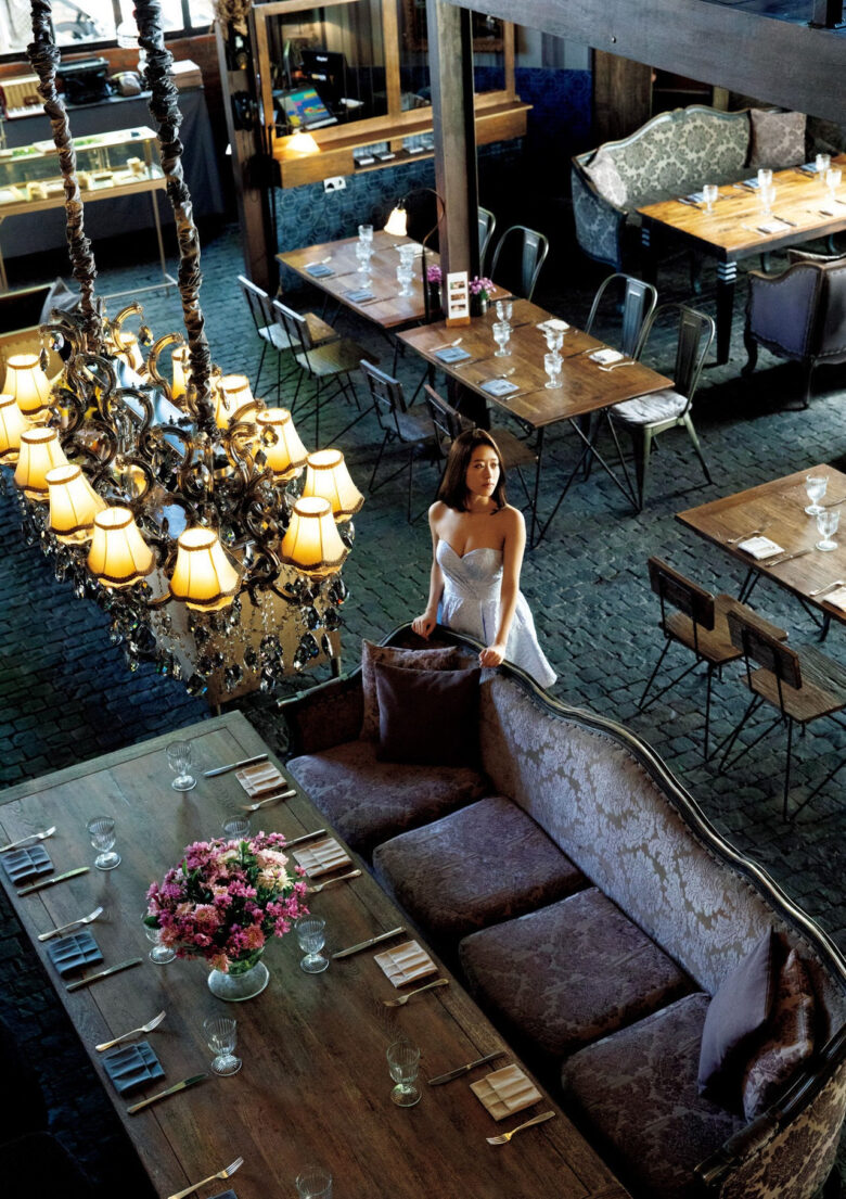 Sakura Oda 小田さくら, 写真集 [SAKURA COLOR] Set.02 - 偶像便利店