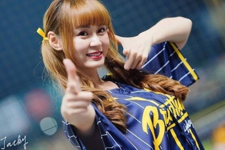 短今自嘲杀气太重 捷运乘客不敢占位、租借伞直借中伞王 - 偶像便利店