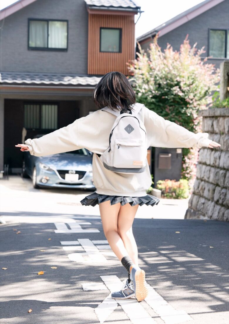 白濱美兎 『青春のしおり』BOMBデジタル写真集 - 偶像便利店