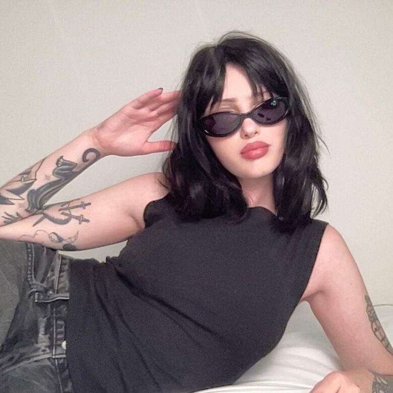 Ash rose🥀 ​​​ - 偶像便利店