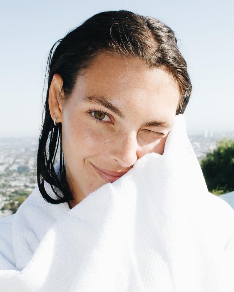 Vittoria Ceretti best days 🐝💚 ​​​ - 偶像便利店