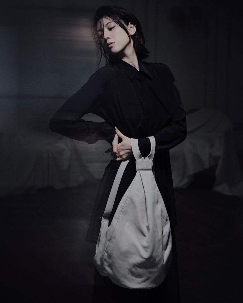 三吉彩花 - 偶像便利店