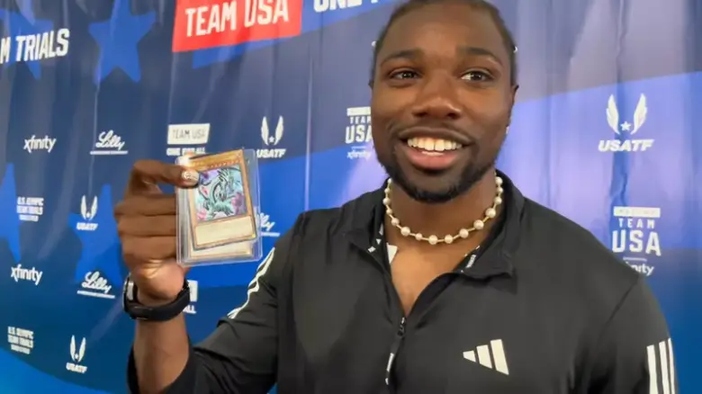 美国田径选手“Noah Lyles”赛前掏出《游戏王》青眼白龙，竟真得了第一！ - 偶像便利店