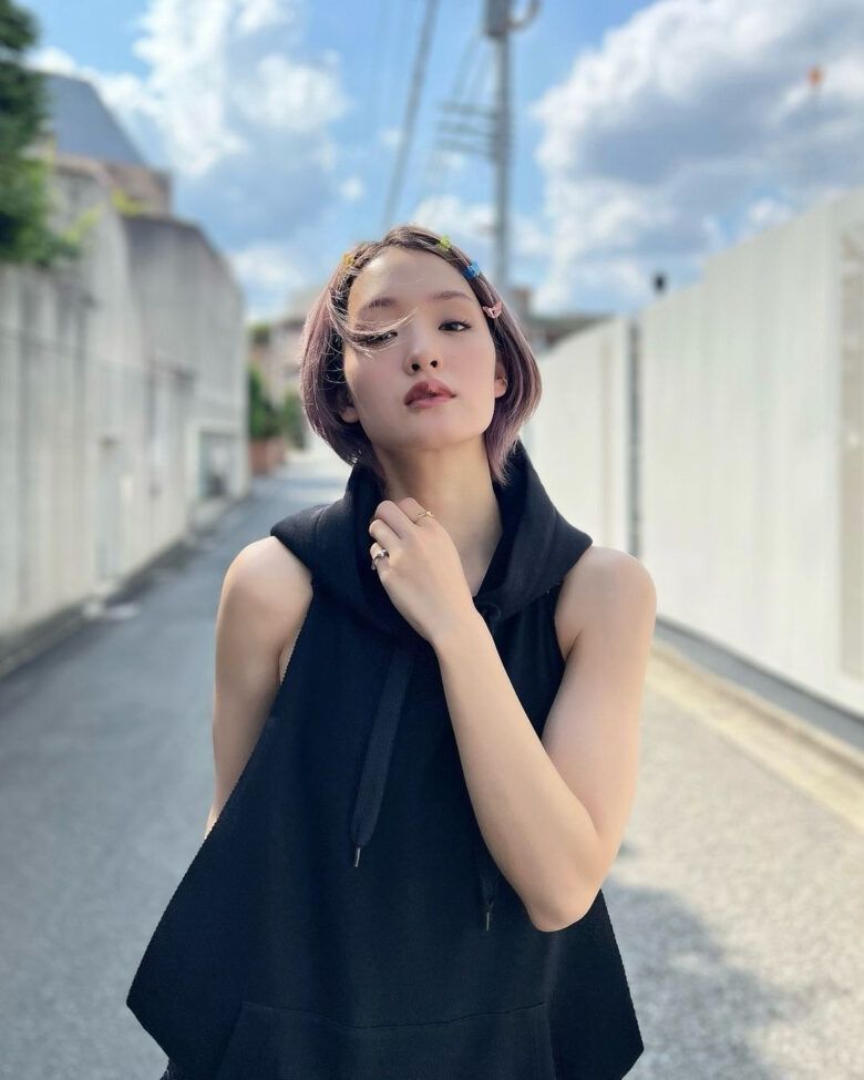 刚力彩芽，私服切割「帅，可爱」「全部适合」 - 偶像便利店