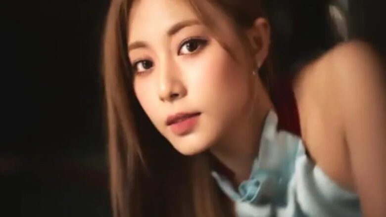 TWICE台湾成员周子瑜终于solo出道！重现偶运会「射箭」美貌爆击 - 偶像便利店