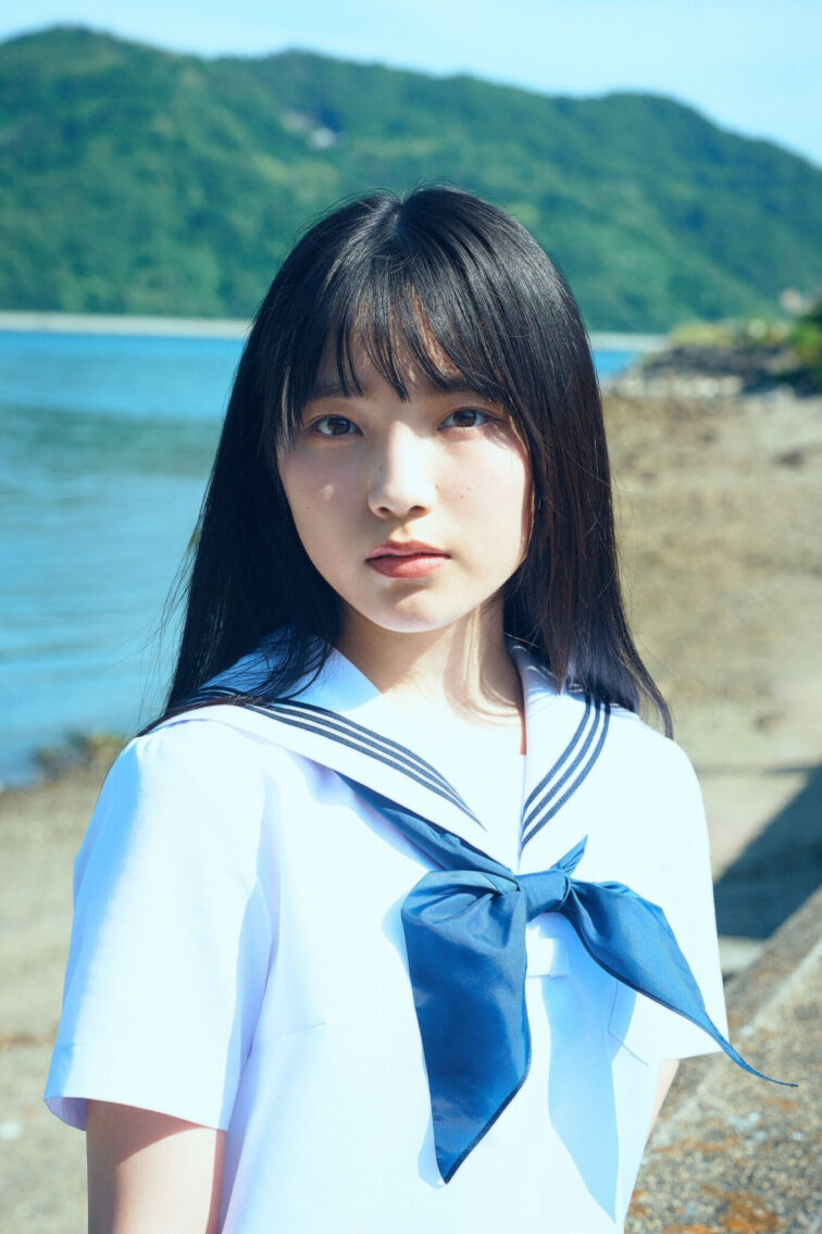 STU48・冈村梨央，在第一本写真集中15岁等身大的身姿！“如果能让我想起初恋，感受到温暖就好了…！” - 偶像便利店