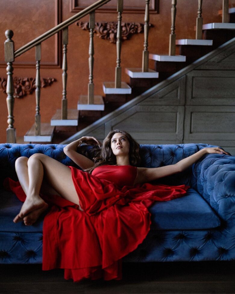 Alexandra Moskaleva - 偶像便利店