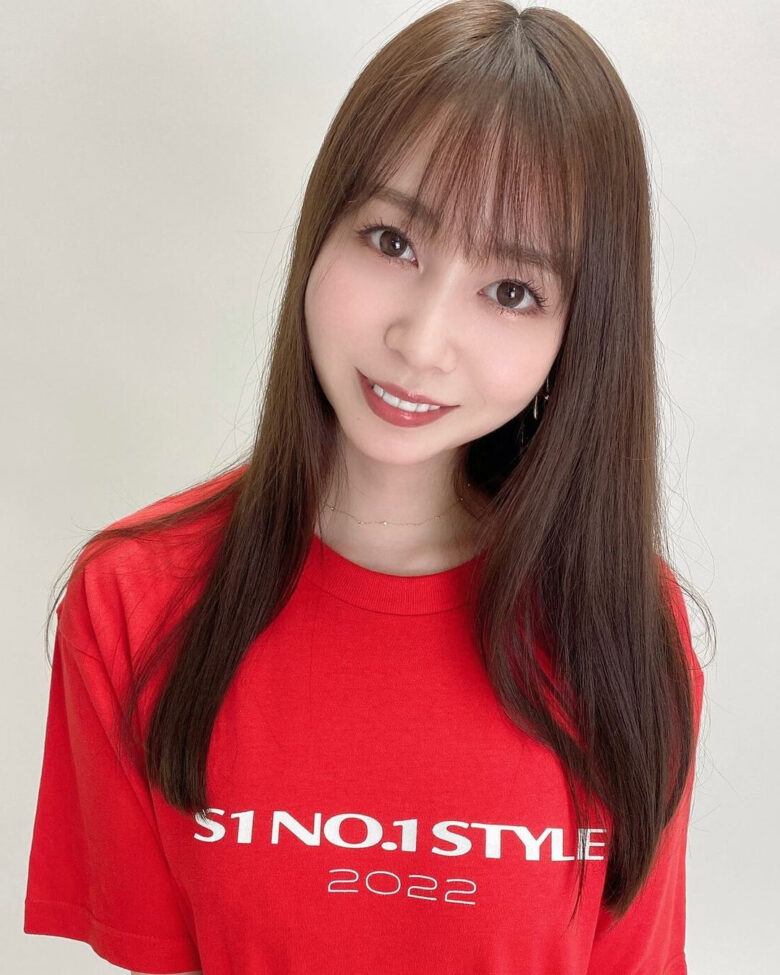 S1 大学姊正式归位！冻颜女神「梦乃あいか」睽违 300 天再发作品，引发网友暴动直呼：现役最顶 - 偶像便利店