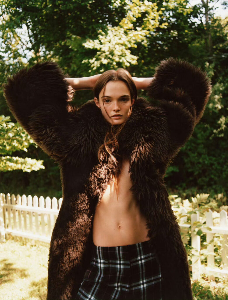 Document Journal Fall 2024 🔥💛💐 - 偶像便利店