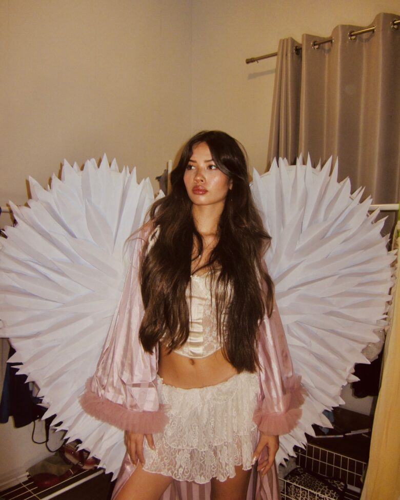 Sophia Price - 偶像便利店