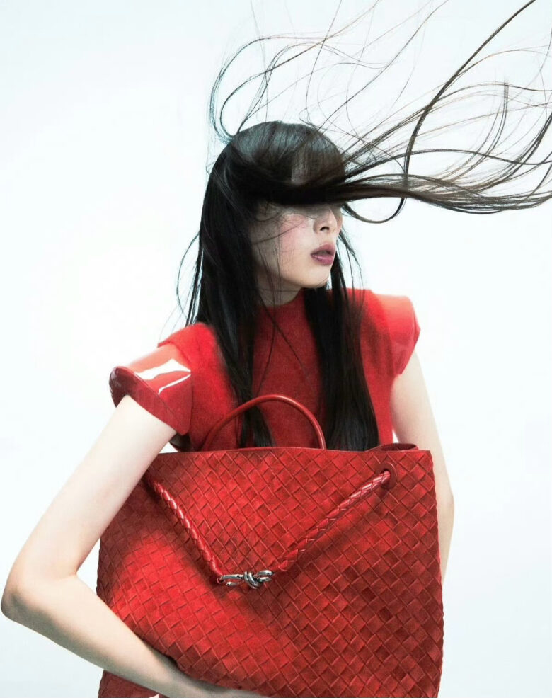 Joan Park x The Neighbor November 2024时装大片，BOTTEGA VENETA专题 - 偶像便利店